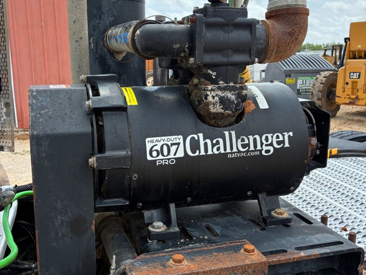 2020-peterbilt-567-image-15