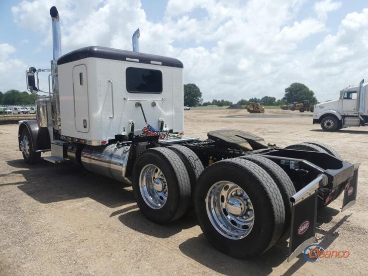 2012-peterbilt-389-image-3