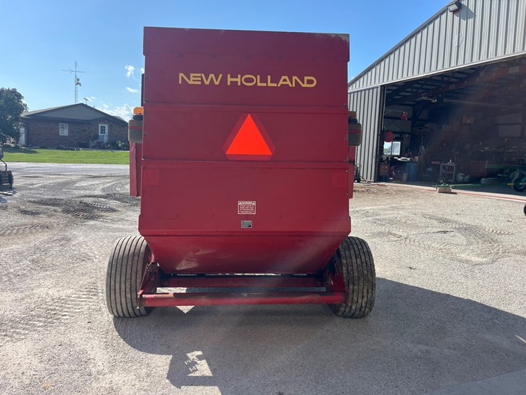 new-holland-853-image-4