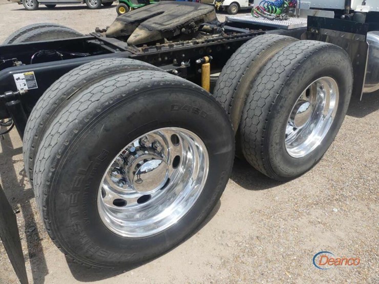 2012-peterbilt-389-image-7