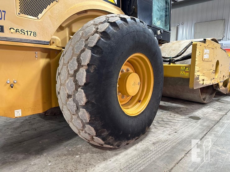 2012-caterpillar-cs64-image-24