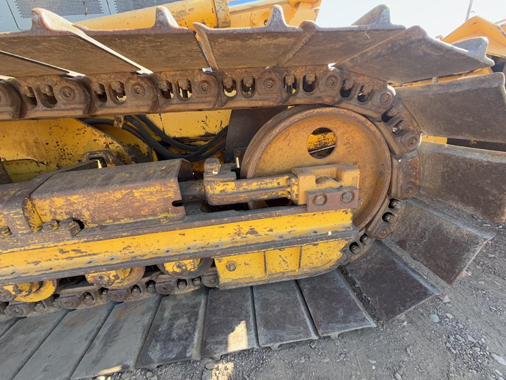 2002-komatsu-d38p-dozer-image-19