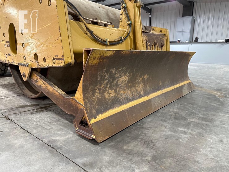 2012-caterpillar-cs64-image-12