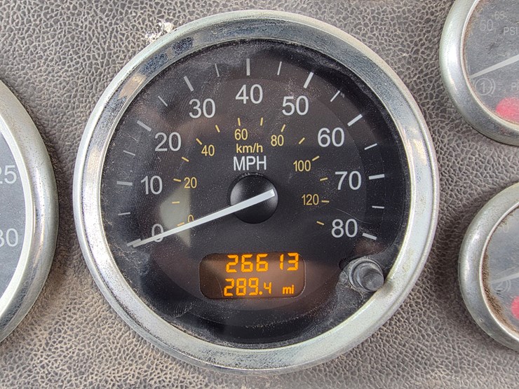2013-peterbilt-388-image-2
