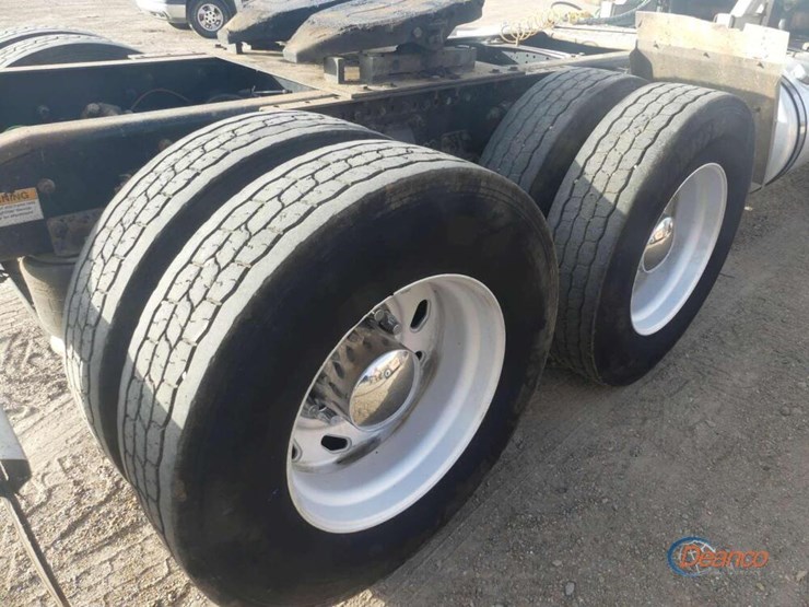 2016-freightliner-122sd-image-8