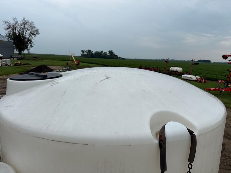 9ft-x-20-1/2ft-wooden-flatbed-w/-poly-tanks-&-pump-image-51