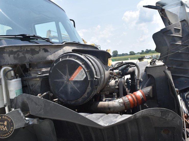 2005-international-durastar-4300-image-17