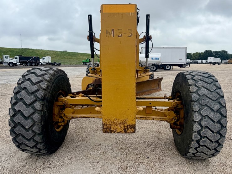2012-caterpillar-14m-image-2