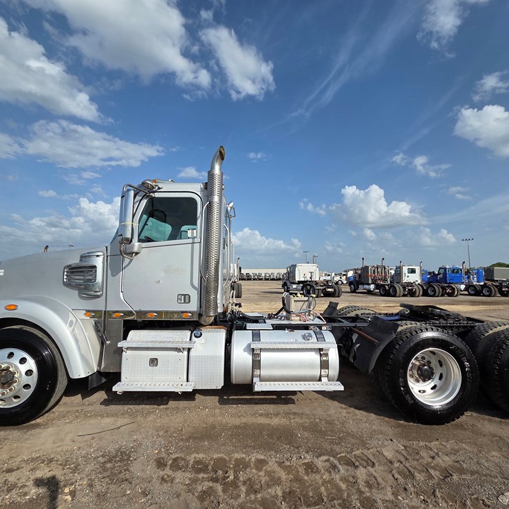2014 FREIGHTLINER 122SD
