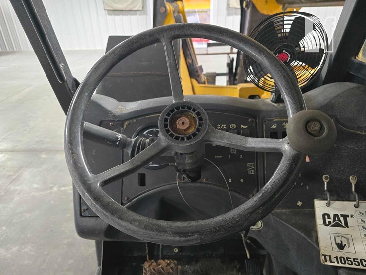 2013-caterpillar-tl1055c-image-14