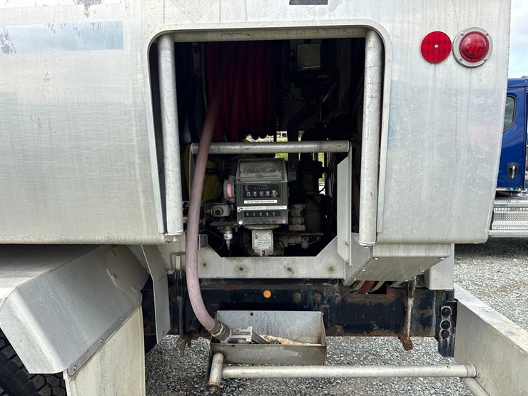 2007-peterbilt-335-image-62