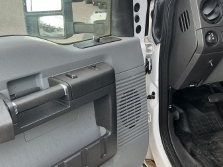 2016-ford-f550-image-30