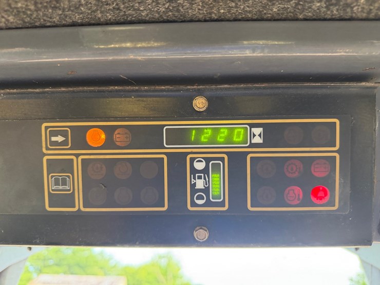 #4069-•-new-holland-ls180-wheeled-skid-steer-image-54