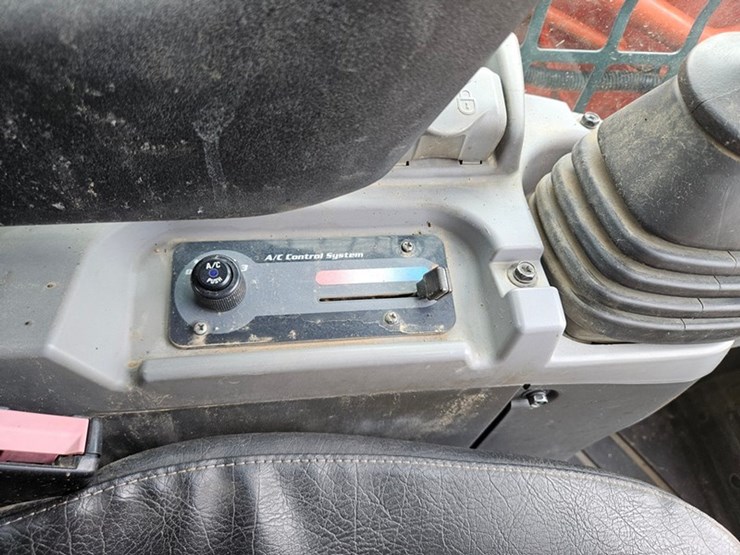 kubota-svl95-2s-image-28