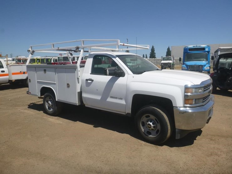 2015-chevrolet-2500-image-2