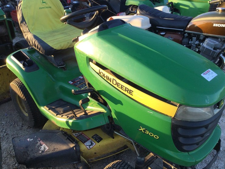 john-deere-x300-image-1