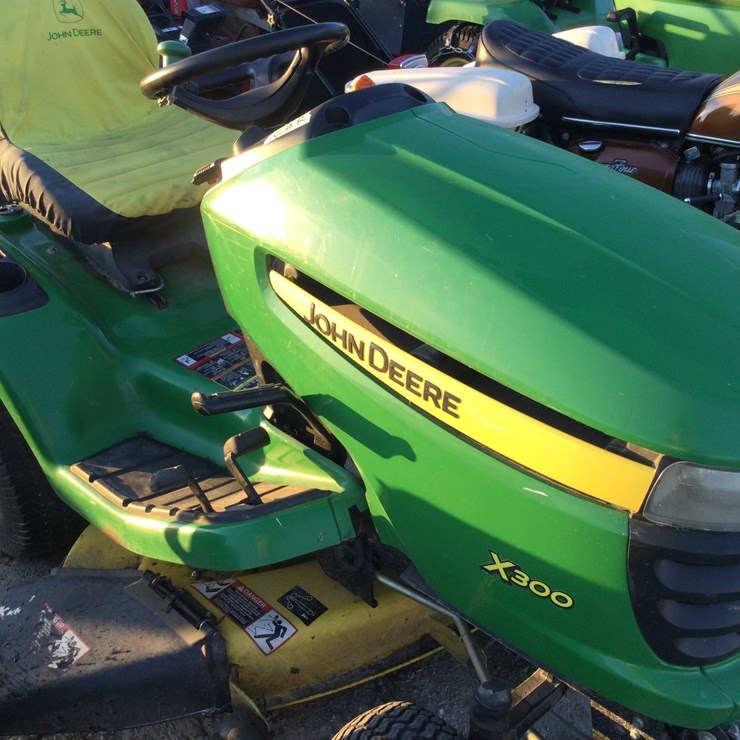 JOHN DEERE X300