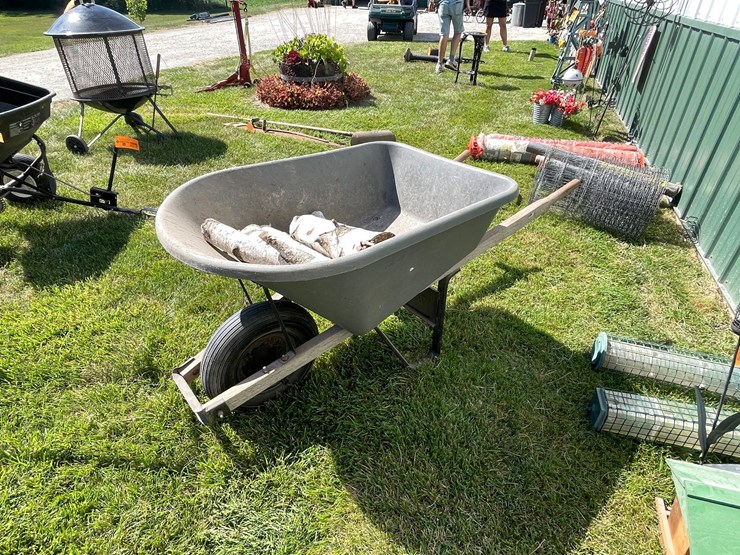 #2154-•-true-temper-wheelbarrow-image-4