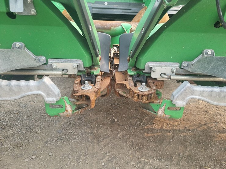 2014-john-deere-612c-corn-head---field-ready-image-26