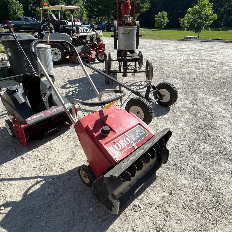 #2124 • Toro S-200 Snow Thrower