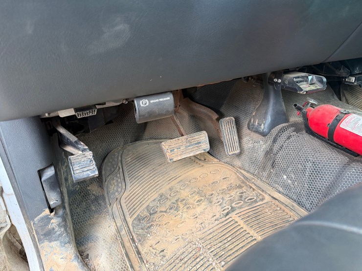 2001-chevrolet-3500-image-49