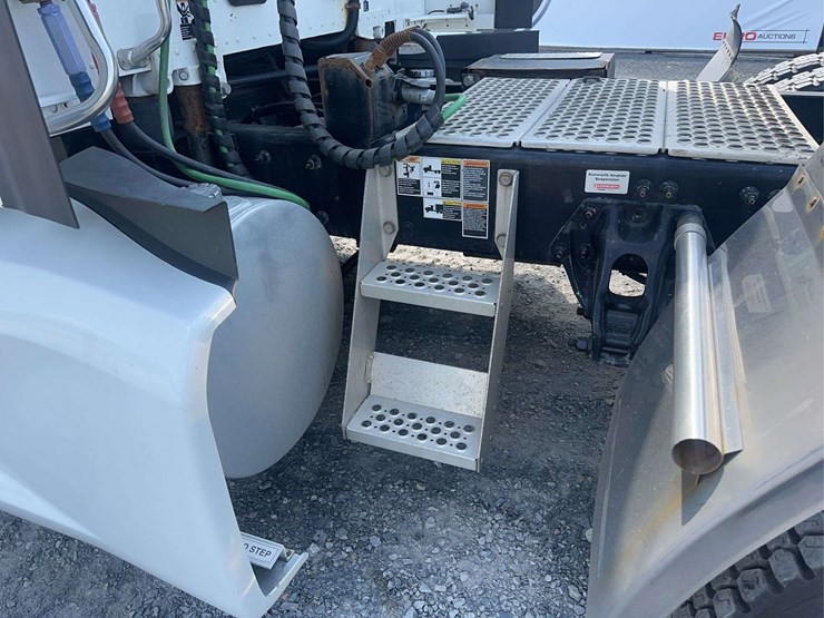 2022-kenworth-t680-image-21