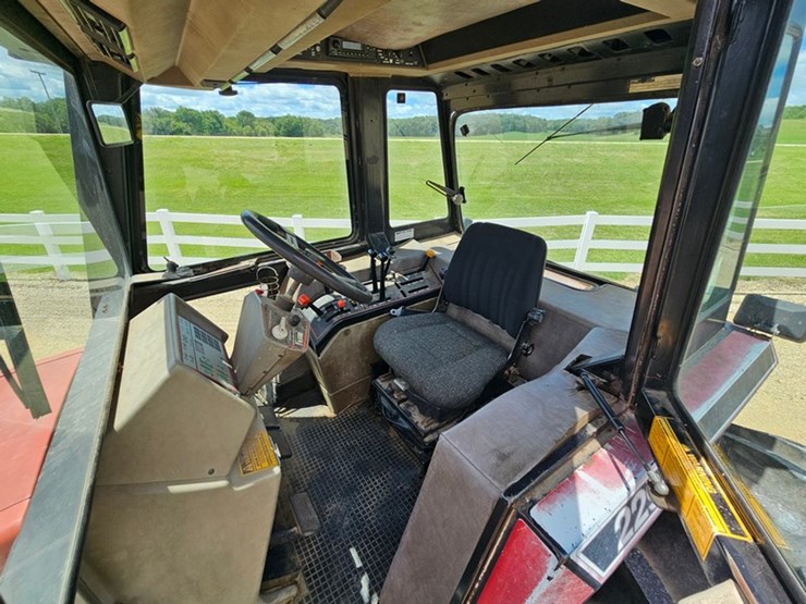 1984-case-ih-2294-image-19
