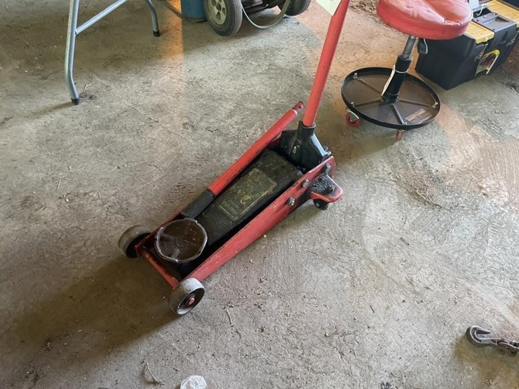 hydraulic-floor-jack-image-2