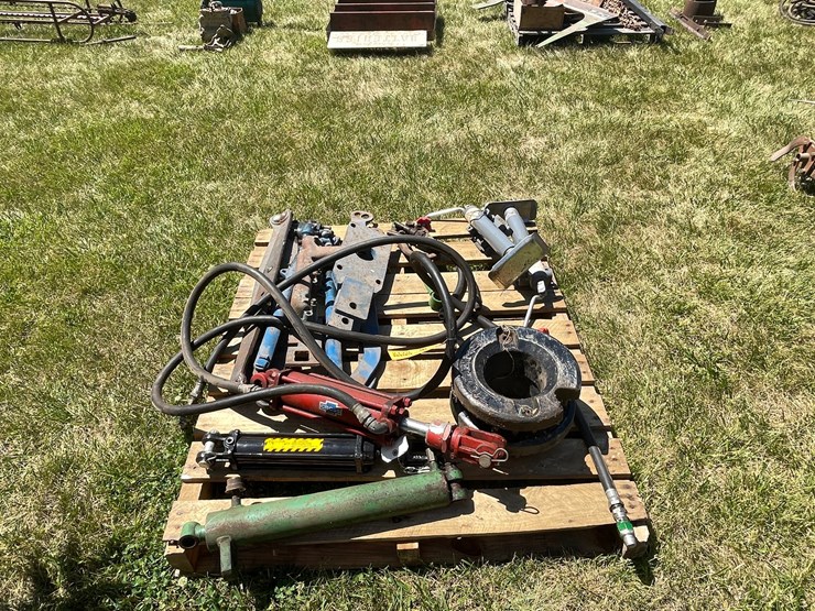#2179-•-trailer-jacks-and-tractor-parts-image-1