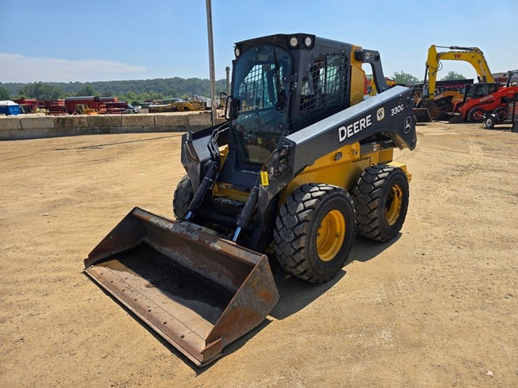 deere-330g-image-1