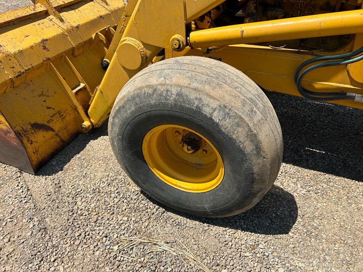 john-deere-610b-backhoe-image-34