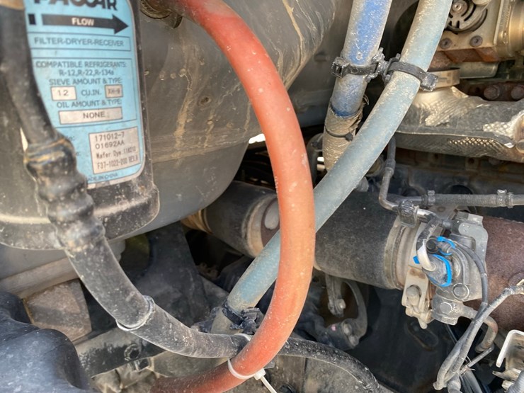 2019-peterbilt-579-image-41