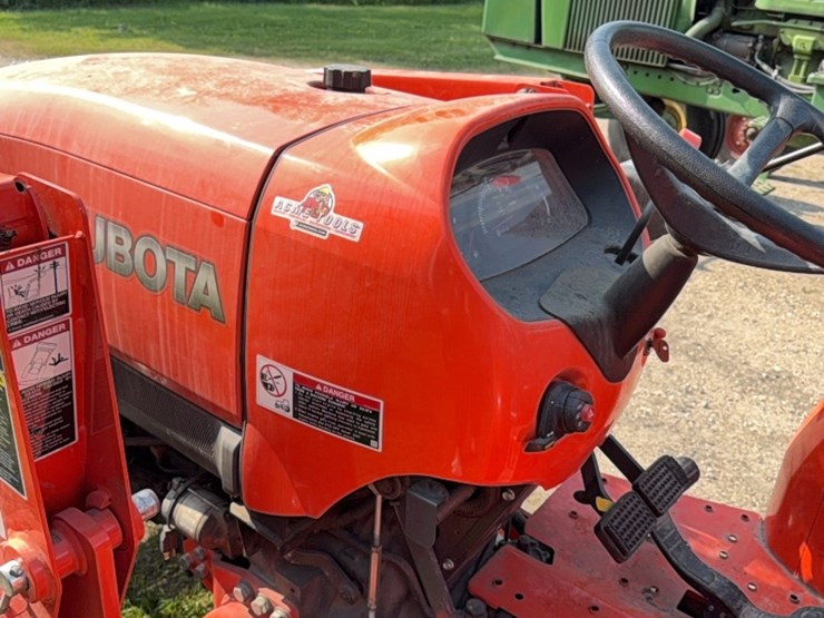 l-4600-kubota-mfd-tractor-with-loader,-237-hours-image-18