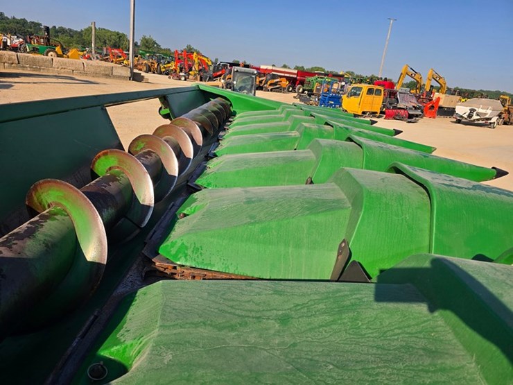 john-deere-8-image-13