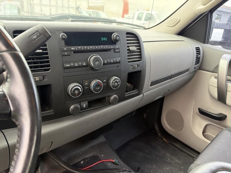 2012-gmc-sierra-pickup-truck-image-17
