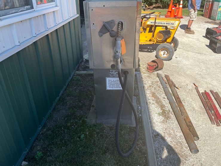 #2119-•-bennett-gas-pump-image-4