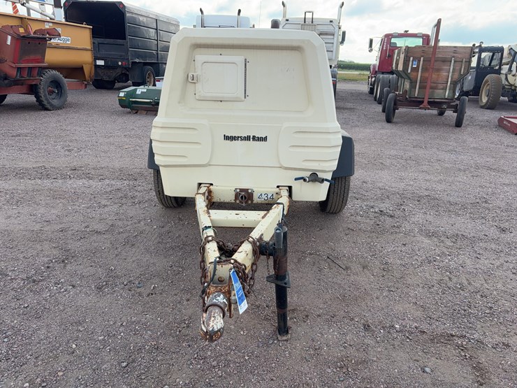 2003-ingersoll-rand-185-image-2