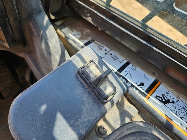 deere-331g-image-27