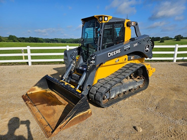 2025-john-deere-335-image-1