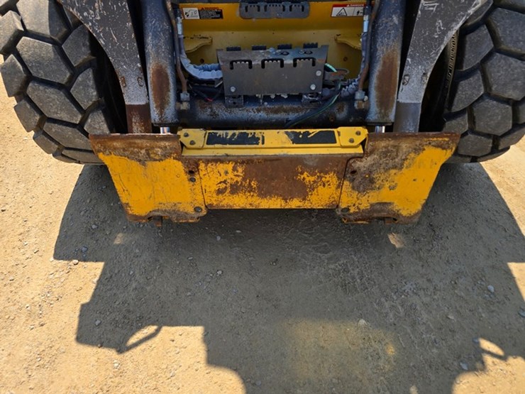 deere-330g-image-10