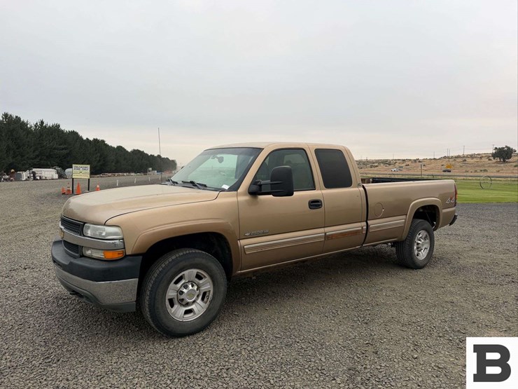 2001-chevrolet-silverado-2500hd-image-3
