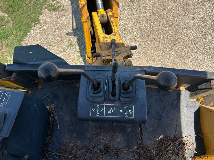 john-deere-610b-backhoe-image-40