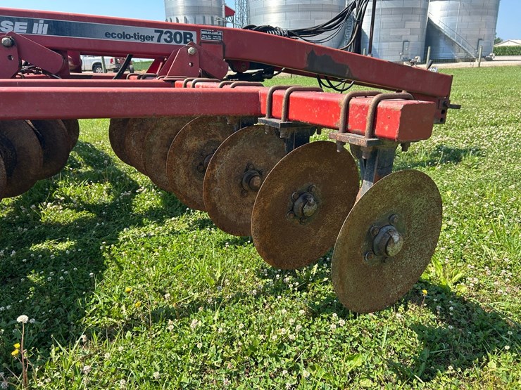 case-ih-730b-ecolo-tiger-ripper-image-31