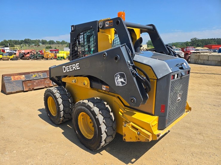 deere-330g-image-3