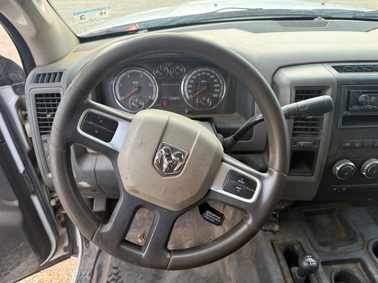 2011-dodge-3500-image-40