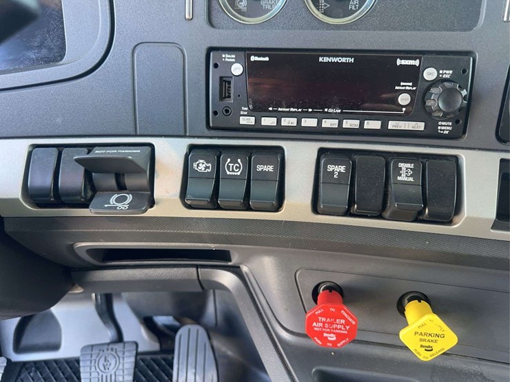 2022-kenworth-t680-image-26
