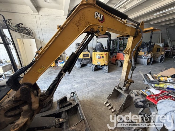 2023-caterpillar-302.7cr-image-4