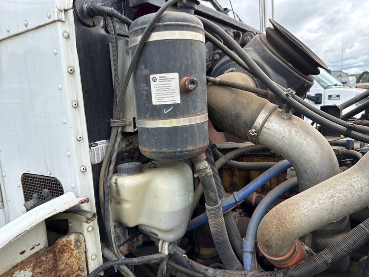2007-peterbilt-335-image-21