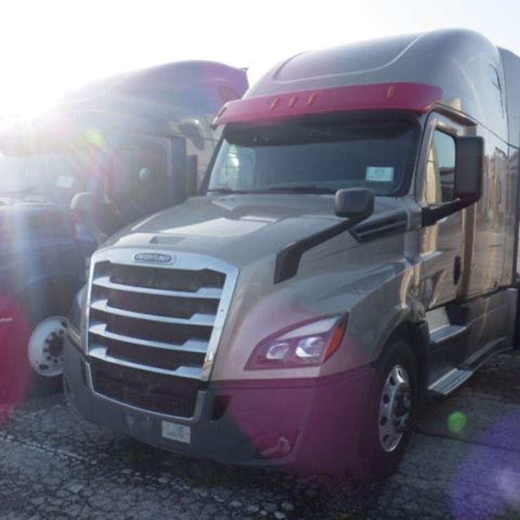 2020 FREIGHTLINER CASCADIA 126