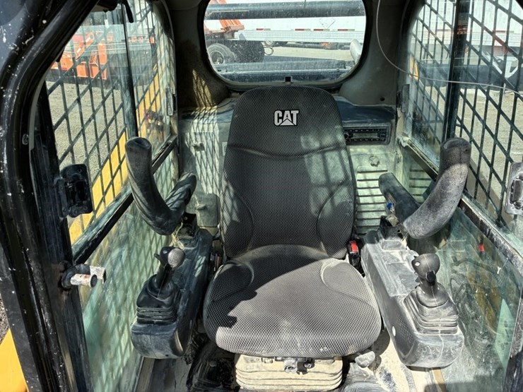 2023-caterpillar-259d3-image-18